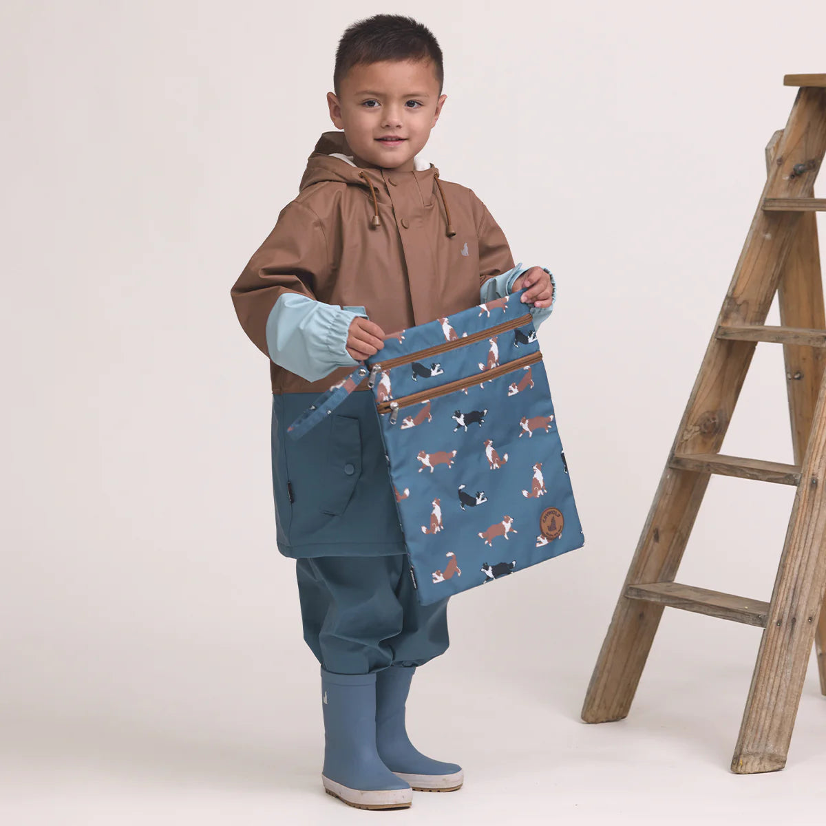 Crywolf Rain Wet Bag Collies front view with model