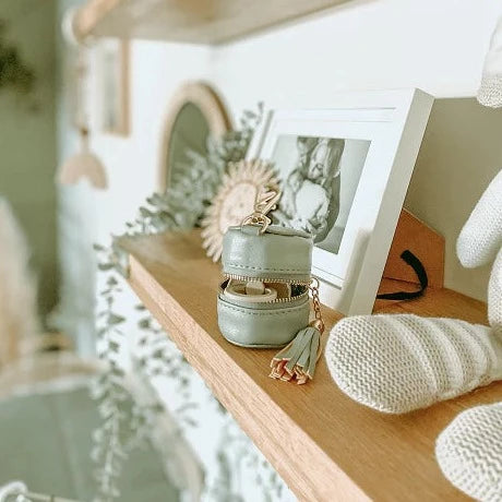 3 Little Crowns | Dummy Case in Sage | White Fox & Co
