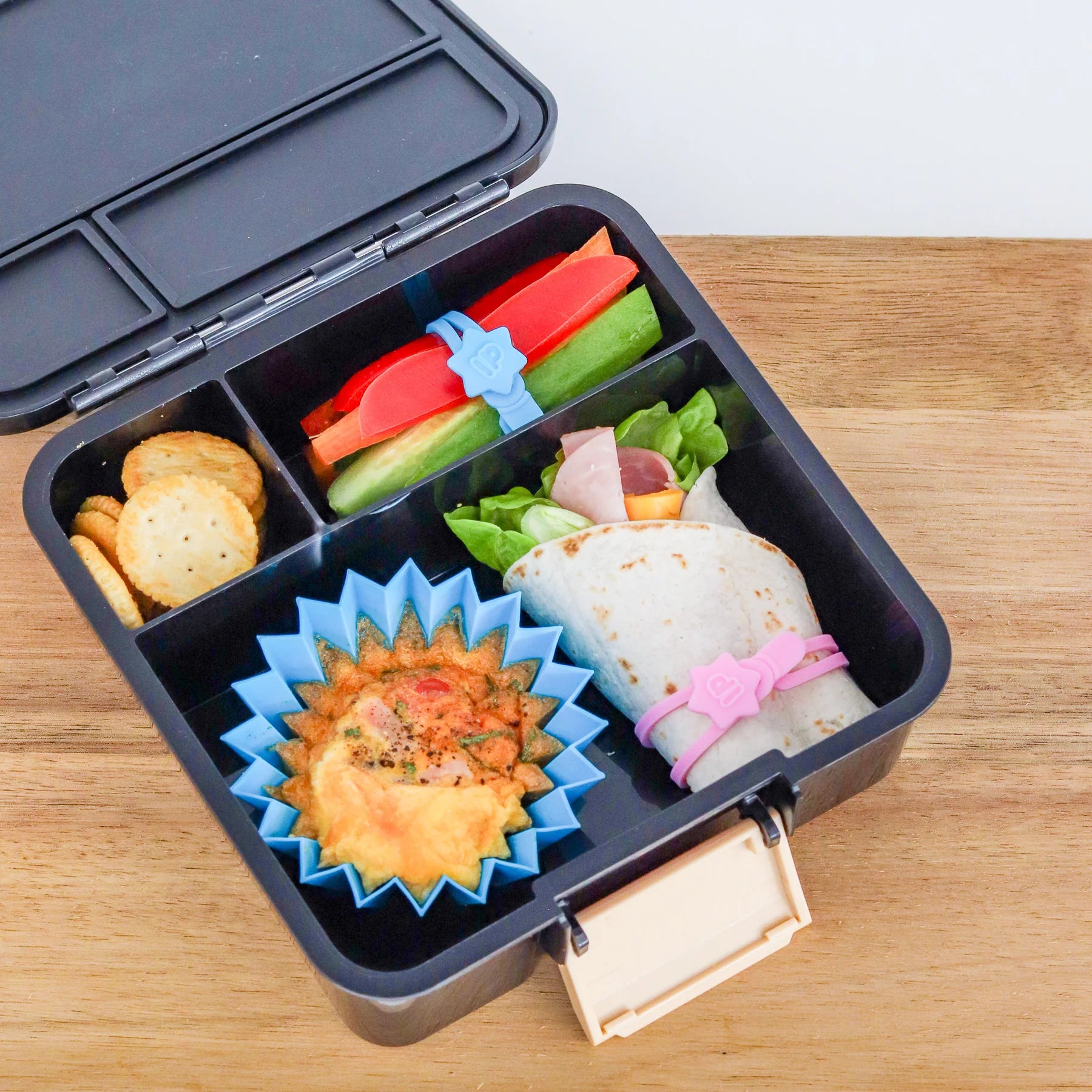 Reusable silicone lunchbox cups for separating snacks